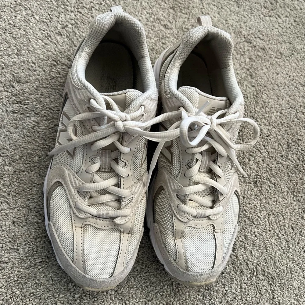 New Balance 530 Sneakers Womens Size 7 Cream Athletic Casual Running Shoes - Picture 2 of 8